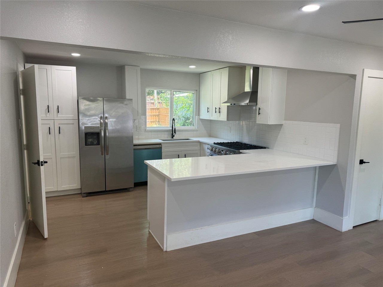 1123 Hansboro Ave - Photo 3 of 9