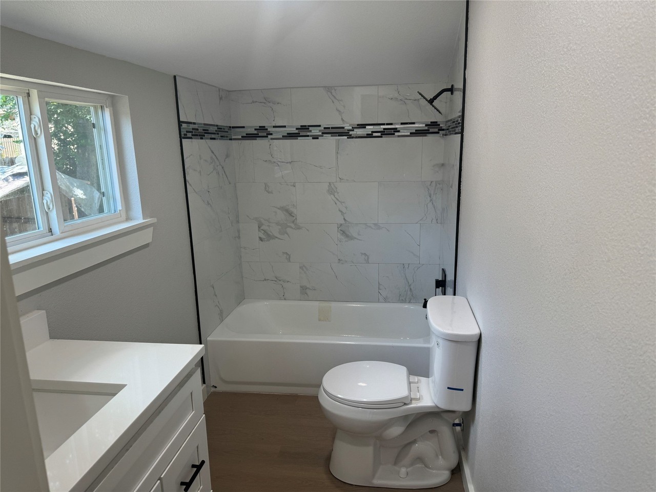 1123 Hansboro Ave - Photo 6 of 9