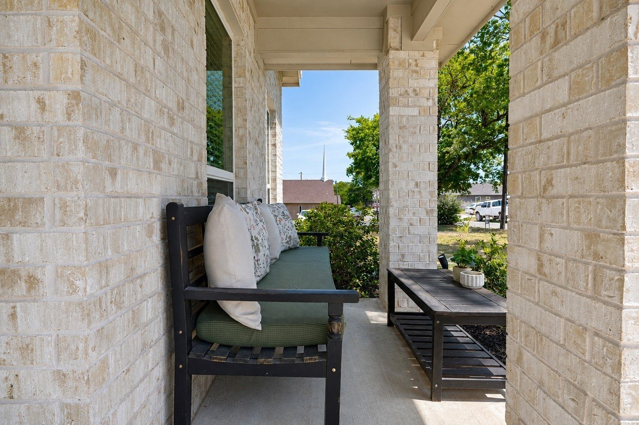 1420 Marshall St - Photo 4 of 39