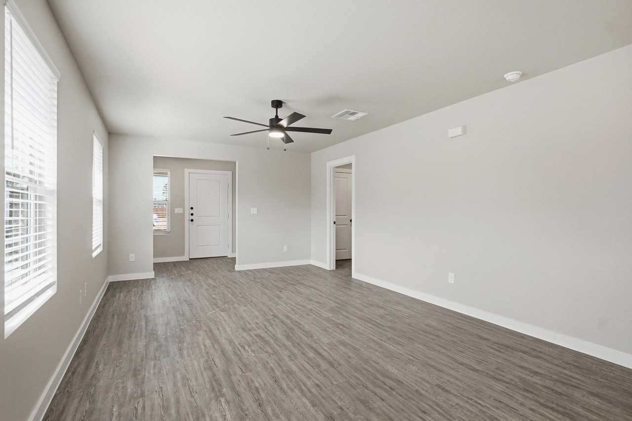 418 Elmont St - Photo 2 of 25