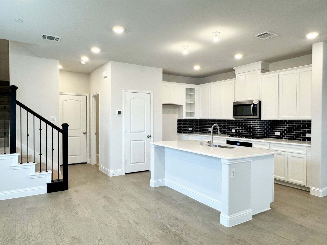 7856 Manilla Dr - Photo 2 of 26