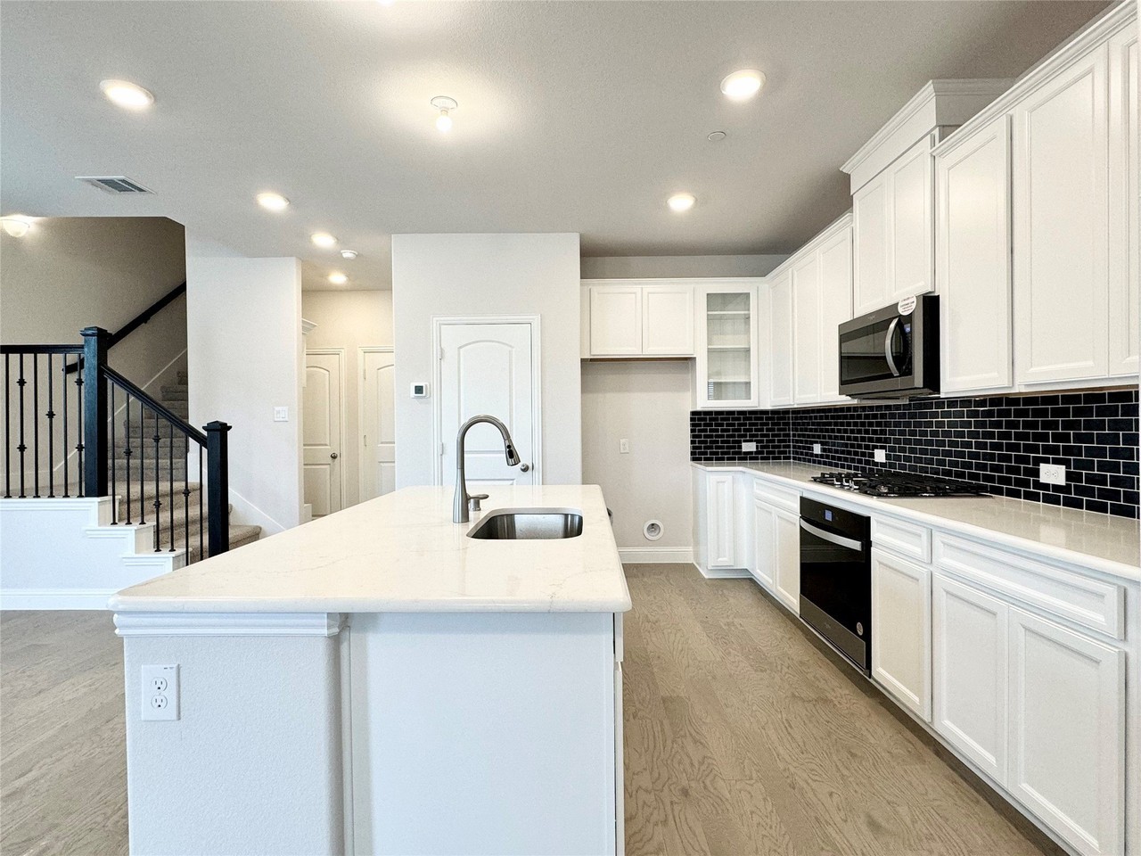 7856 Manilla Dr - Photo 4 of 26