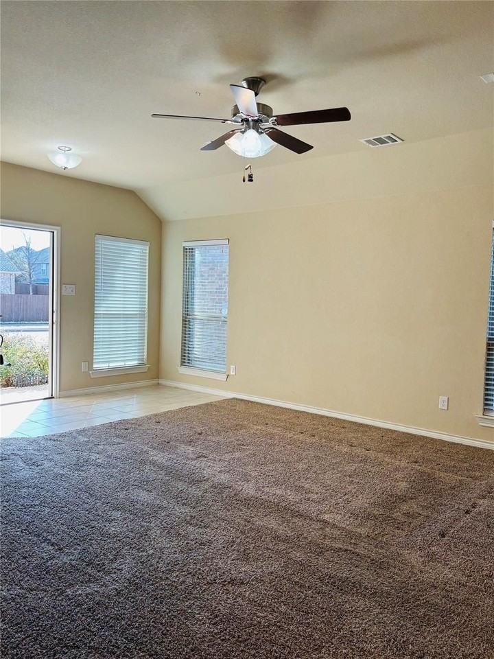 209 Dodge Trl - Photo 5 of 10