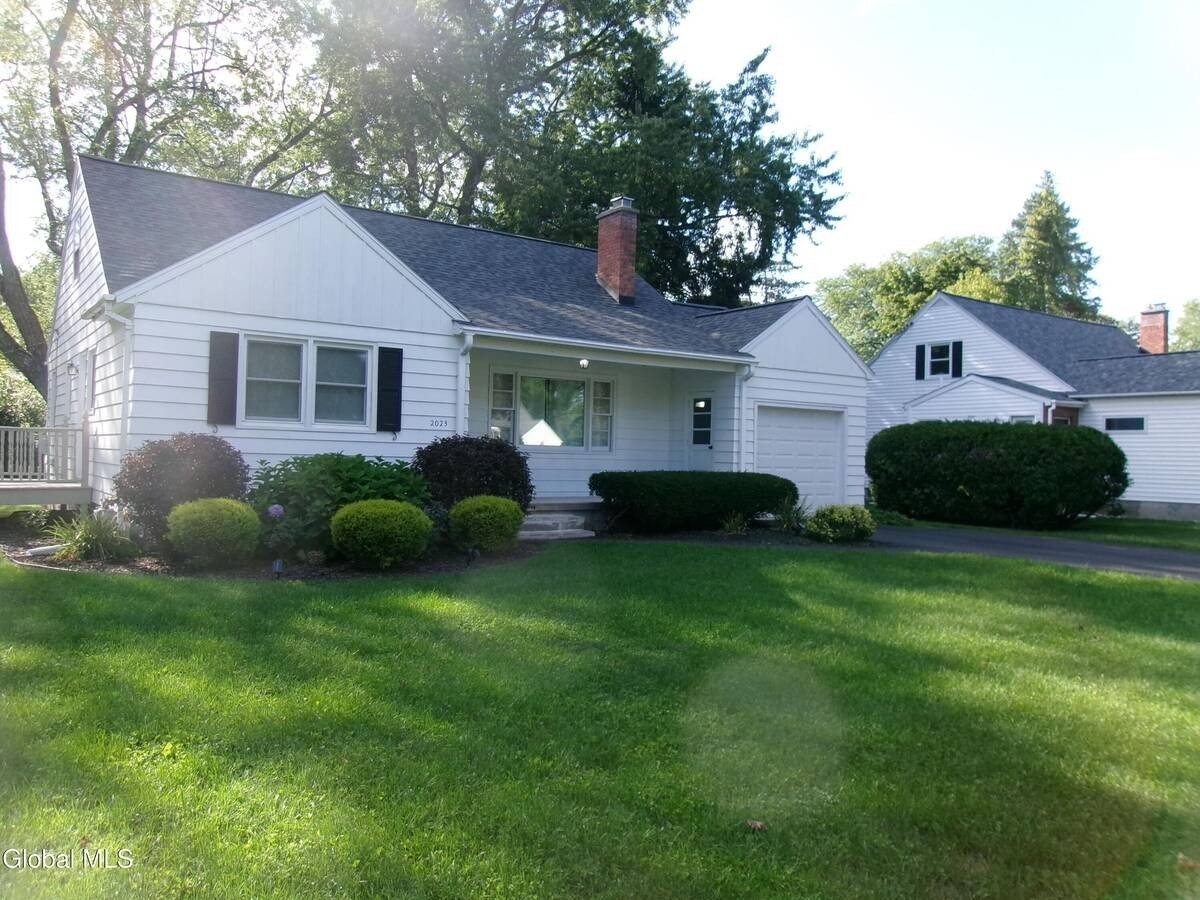 2023 Fairlawn Pkwy - Photo 6 of 47