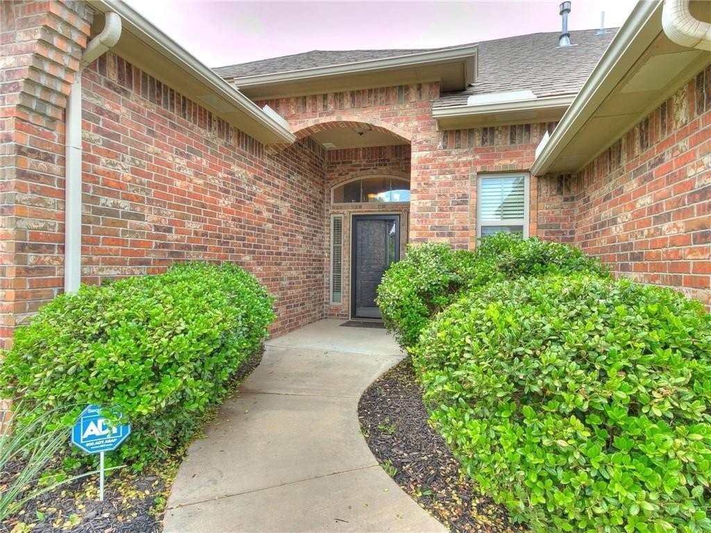 5909 Holly Brooke Ln - Photo 2 of 43