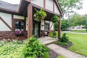 357 Riddle St - Photo 3 of 42