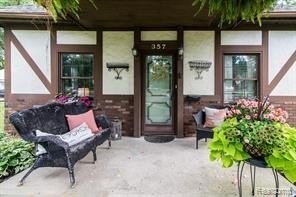 357 Riddle St - Photo 4 of 42