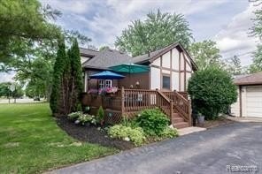 357 Riddle St - Photo 5 of 42