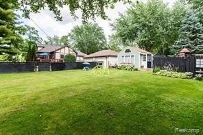 357 Riddle St - Photo 7 of 42