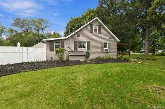 5007 Willard Rd - Photo 3 of 32