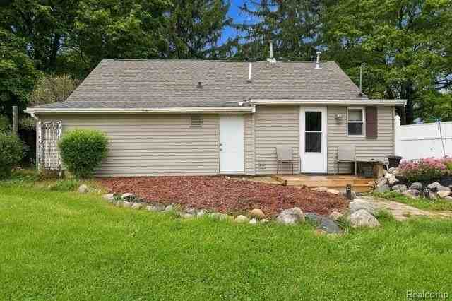 5007 Willard Rd - Photo 4 of 32