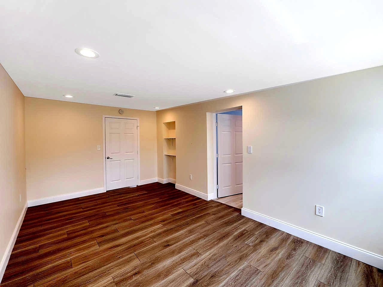 976 Sw 37th St - Photo 2 of 12