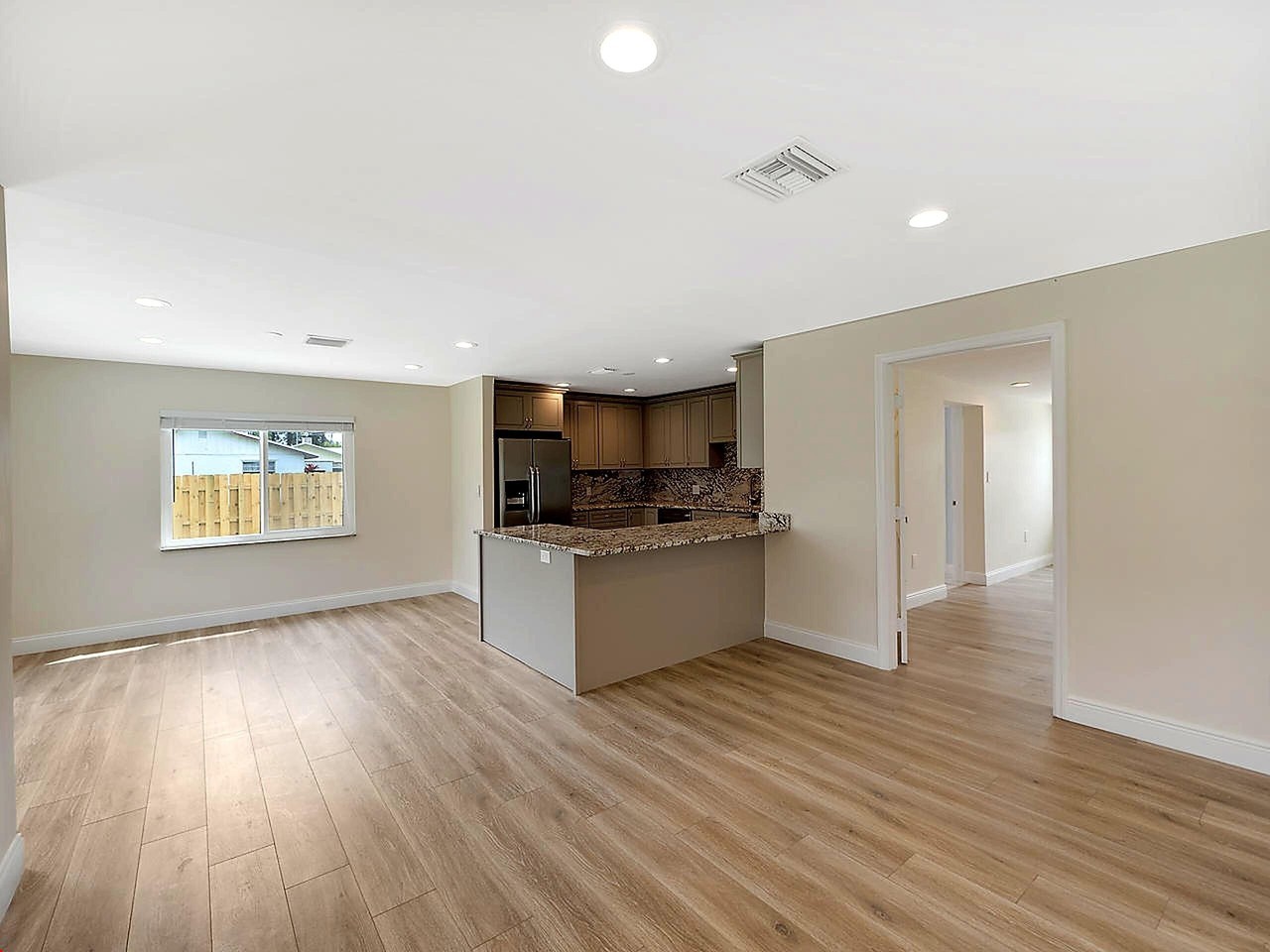 976 Sw 37th St - Photo 3 of 12