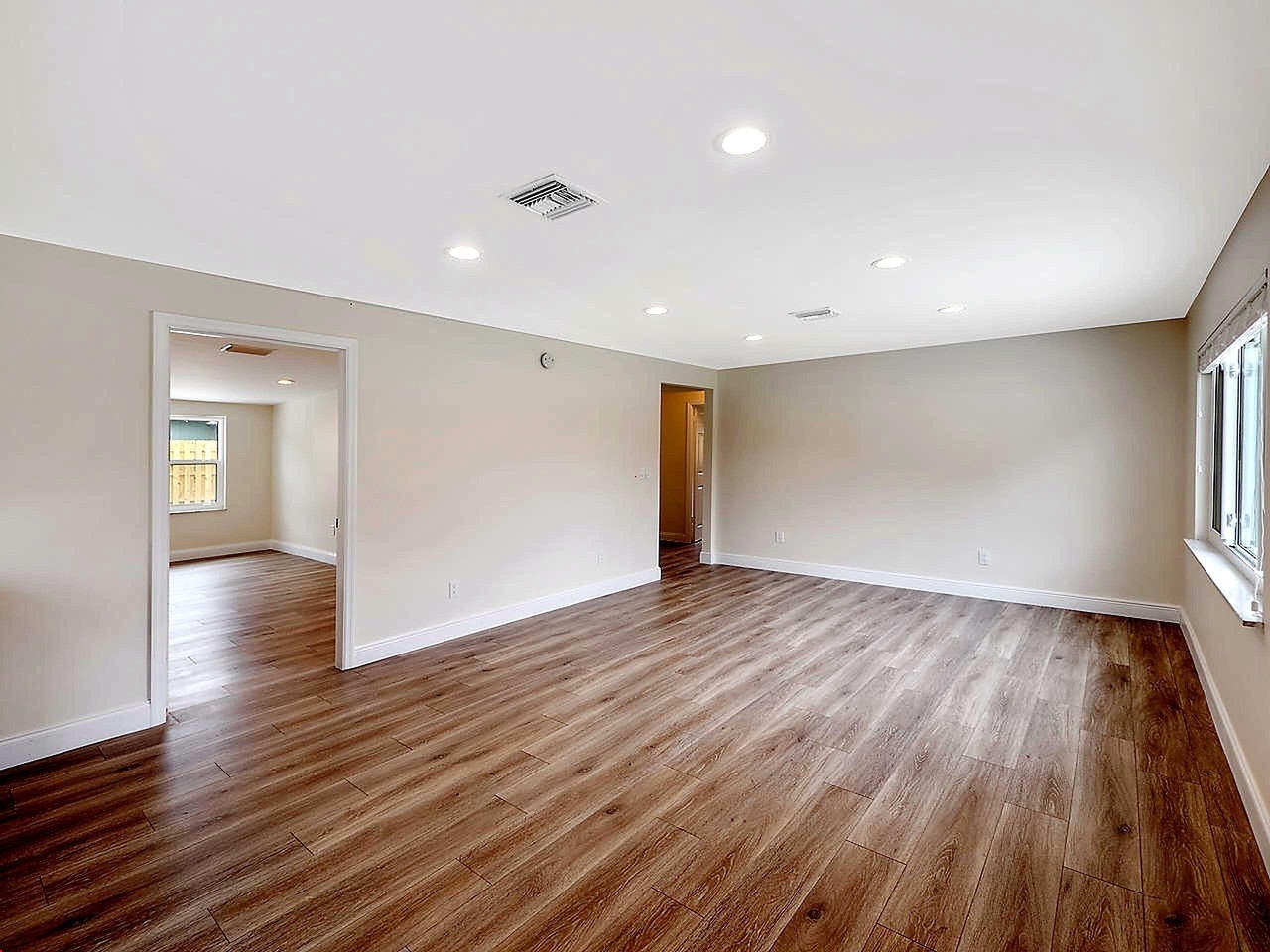 976 Sw 37th St - Photo 4 of 12