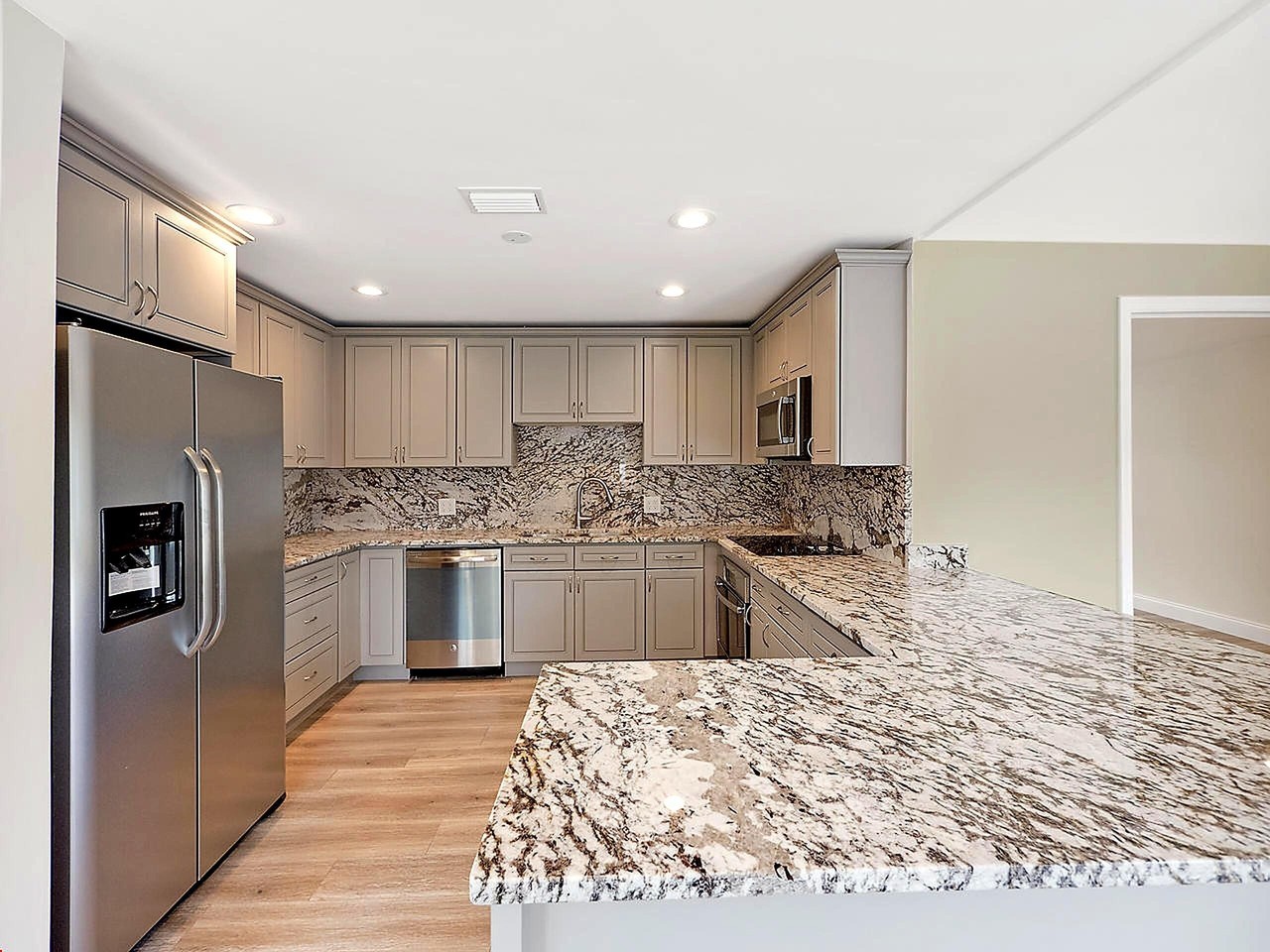 976 Sw 37th St - Photo 5 of 12