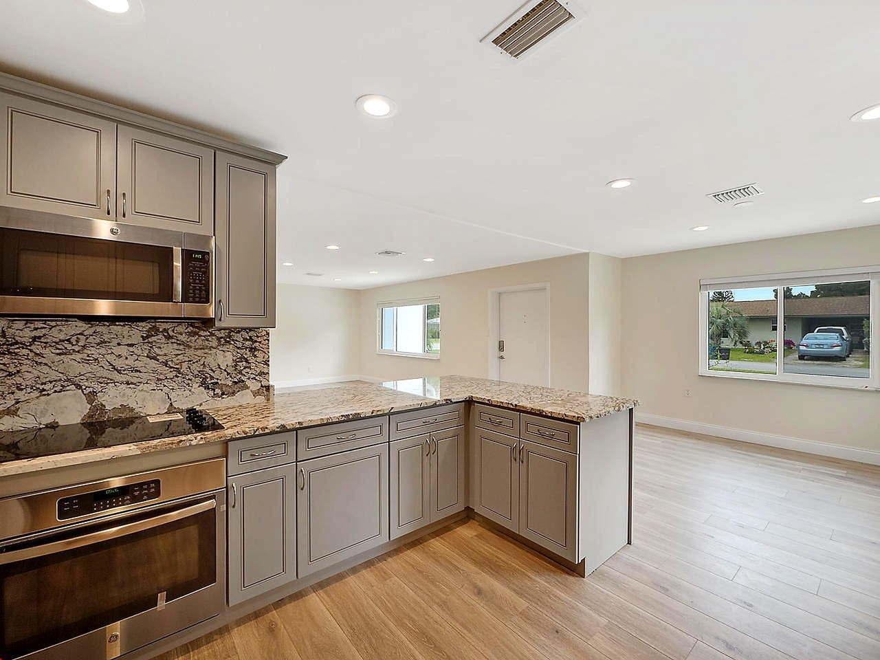 976 Sw 37th St - Photo 7 of 12