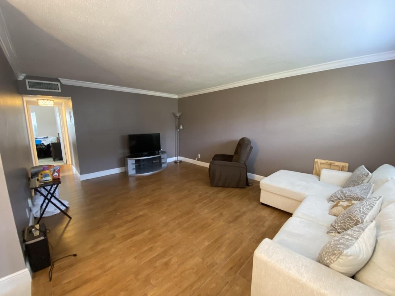 49 Waltham C - Photo 2 of 39