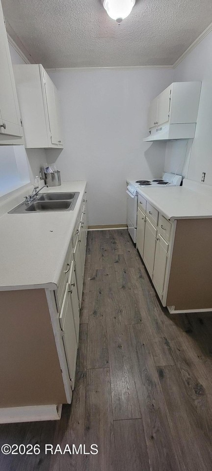 311 4th St - Photo 3 of 5