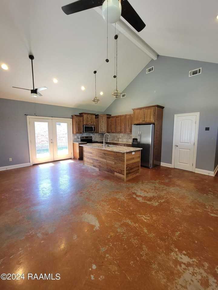 917 W Broussard Rd - Photo 3 of 12