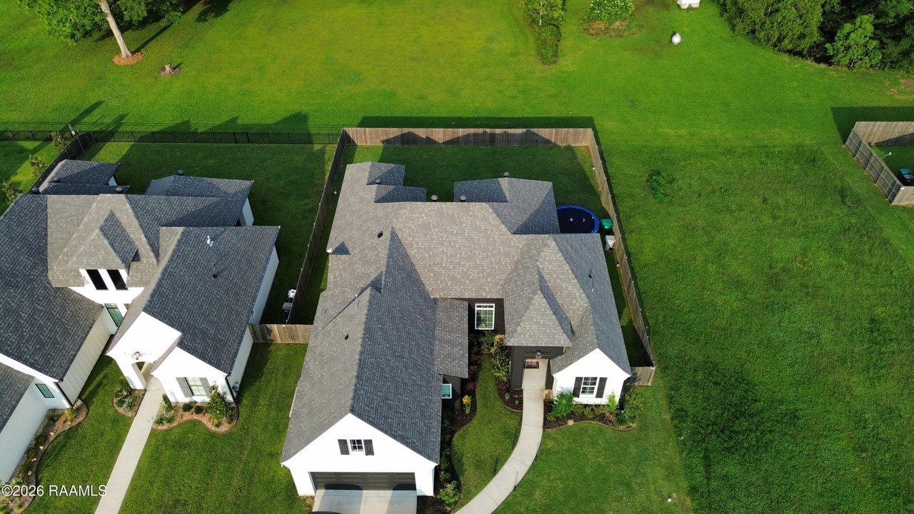 202 Ashgrove Ln - Photo 3 of 30