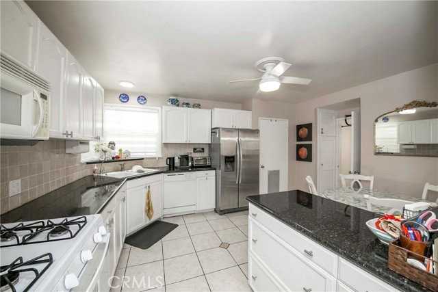 1037 W Ash Ave #92833 - Photo 2 of 8