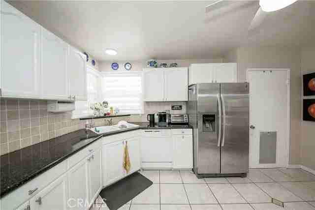 1037 W Ash Ave #92833 - Photo 3 of 8