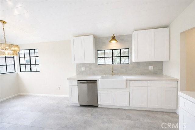 275 Flower St - Photo 2 of 8