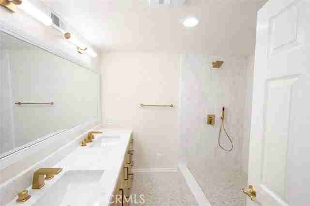 275 Flower St - Photo 4 of 8