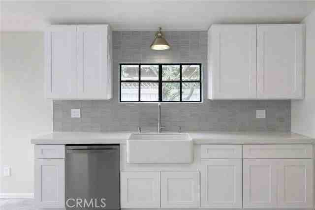 275 Flower St - Photo 7 of 8