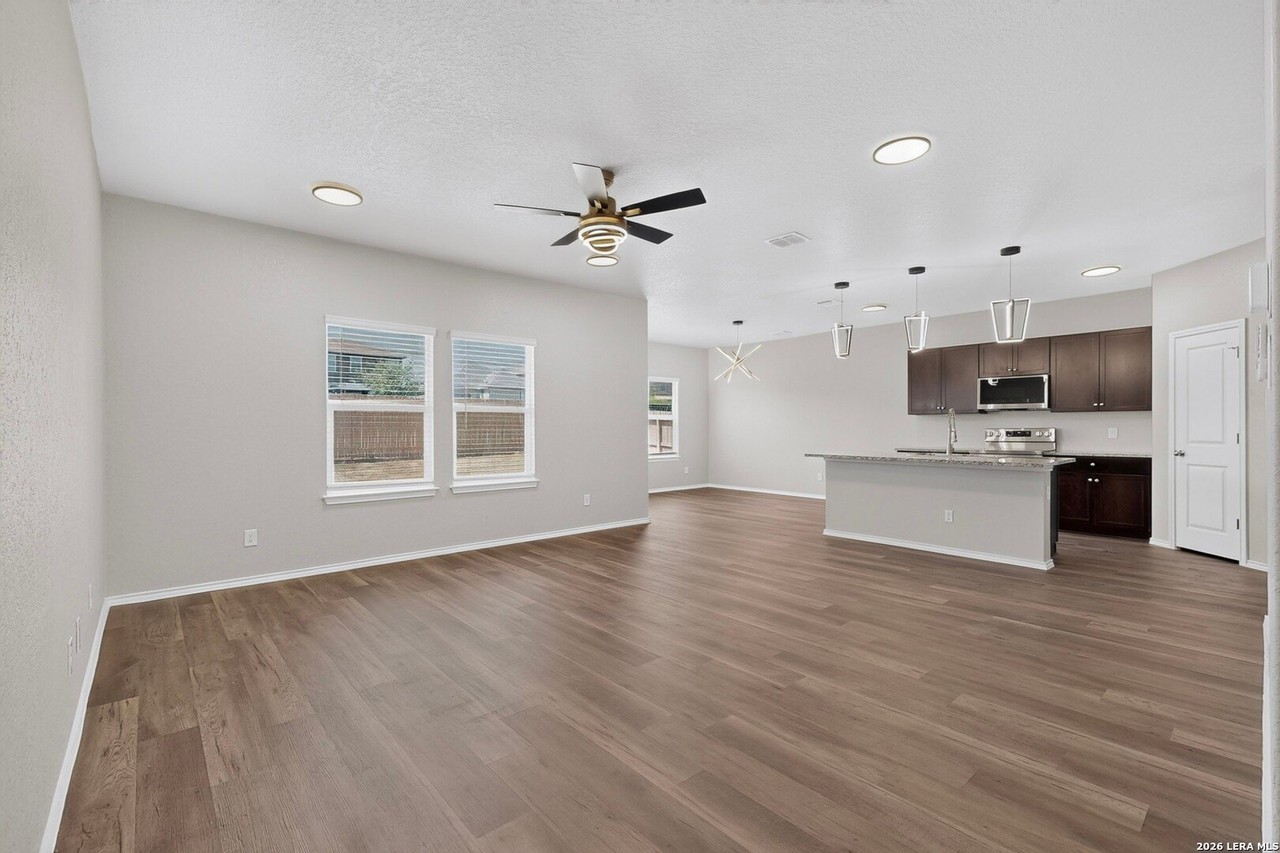 13511 Winemaker Dr - Photo 4 of 35