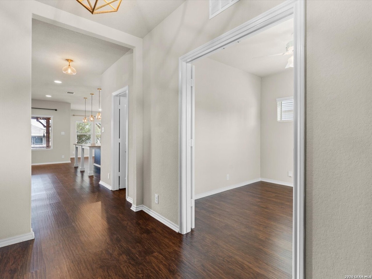 6906 Stipe Ln - Photo 4 of 33