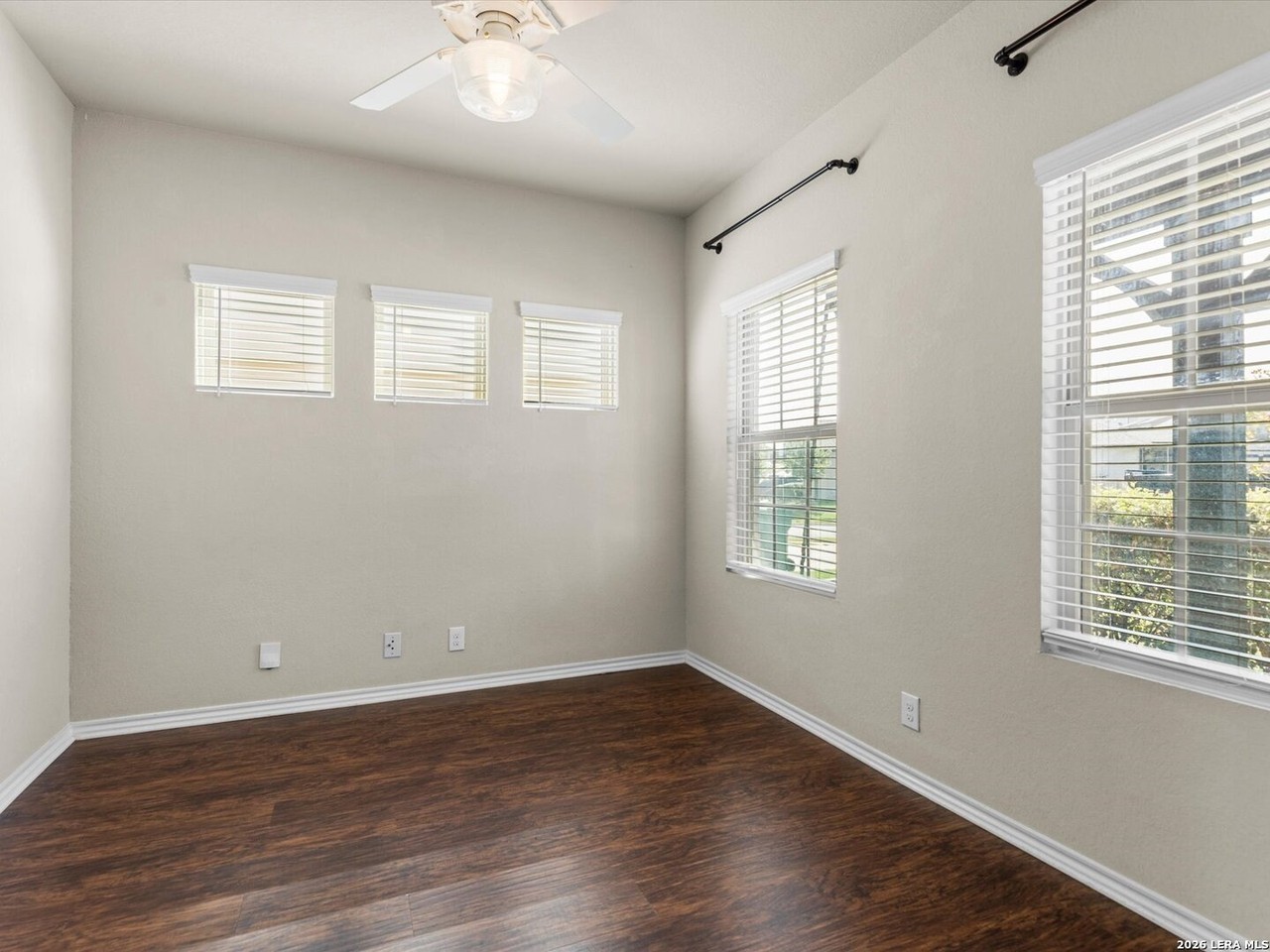 6906 Stipe Ln - Photo 5 of 33