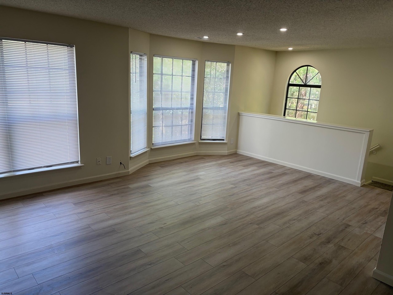 133 Colonial Ct #133 - Photo 6 of 10