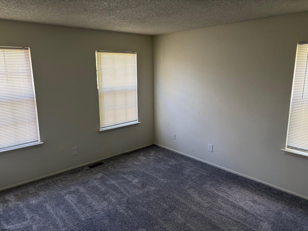 133 Colonial Ct #133 - Photo 7 of 10