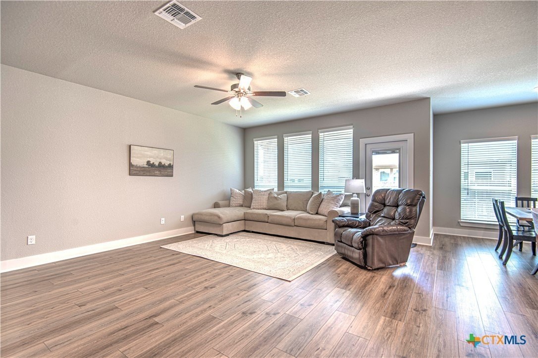 7221 Caladium Dr - Photo 3 of 35