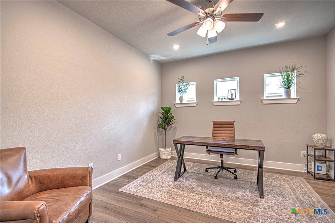 7221 Caladium Dr - Photo 4 of 35