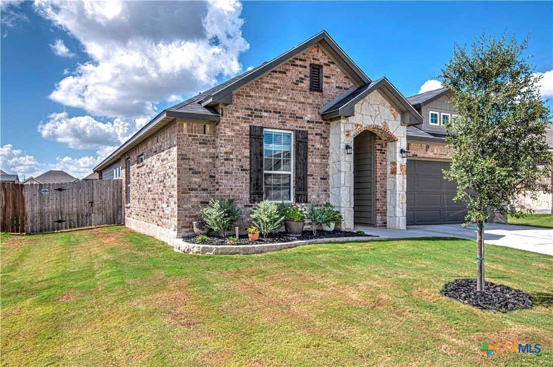 7221 Caladium Dr - Photo 6 of 35