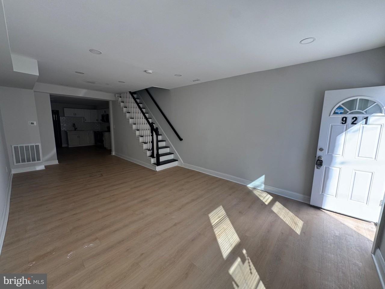921 N Pine St - Photo 2 of 13