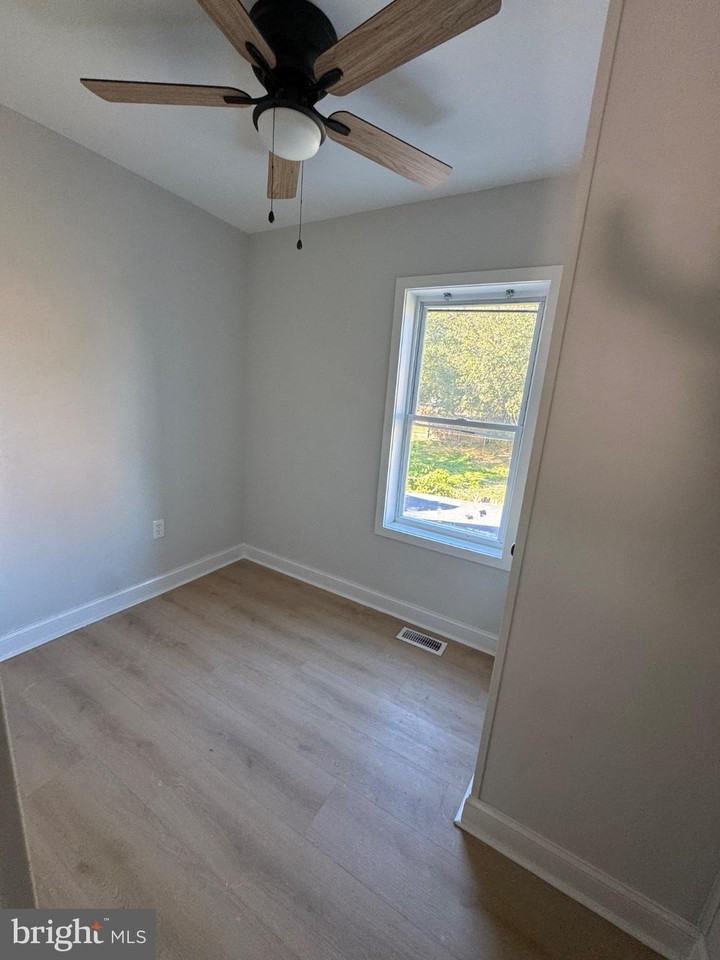 921 N Pine St - Photo 5 of 13