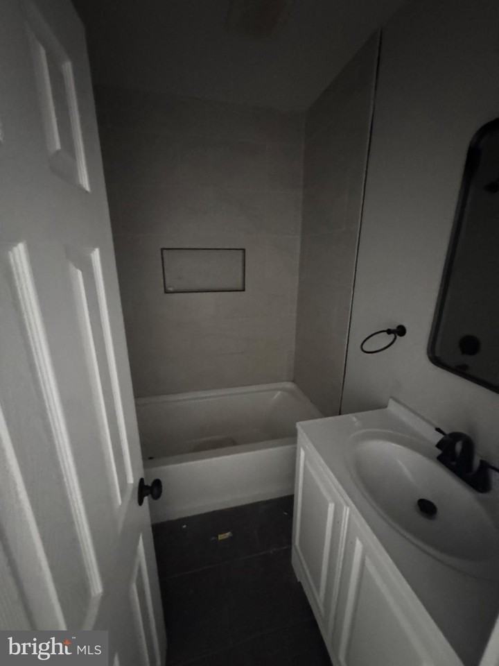 921 N Pine St - Photo 6 of 13
