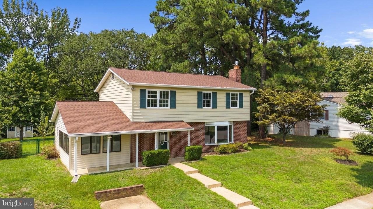 402 S Cherry Grove Ave - Photo 2 of 50