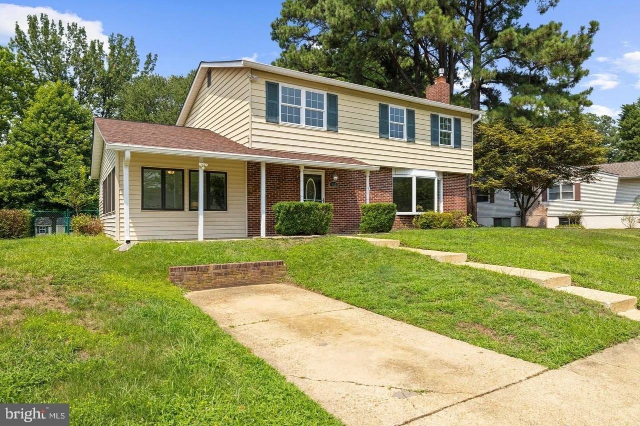 402 S Cherry Grove Ave - Photo 3 of 50