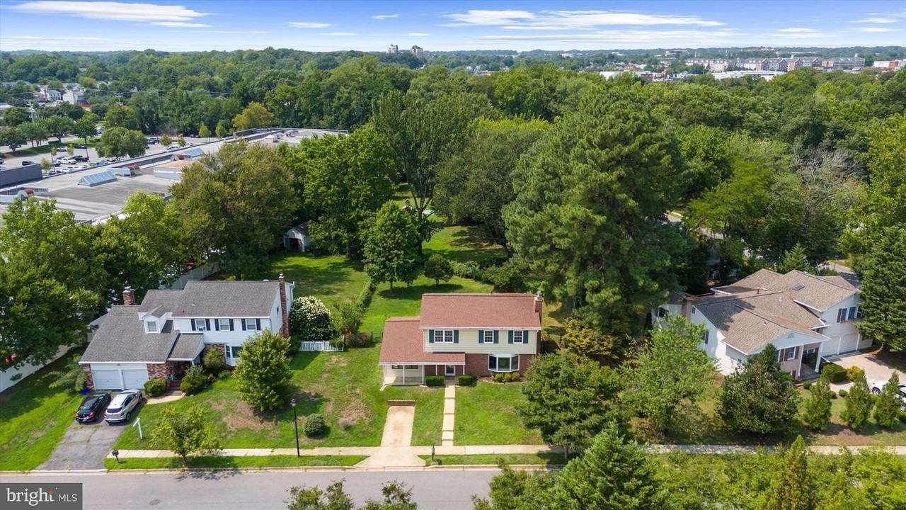 402 S Cherry Grove Ave - Photo 4 of 50