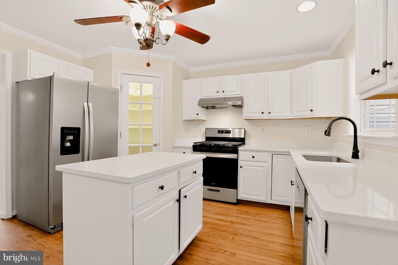 706 Shallow Ridge Ct - Photo 2 of 46