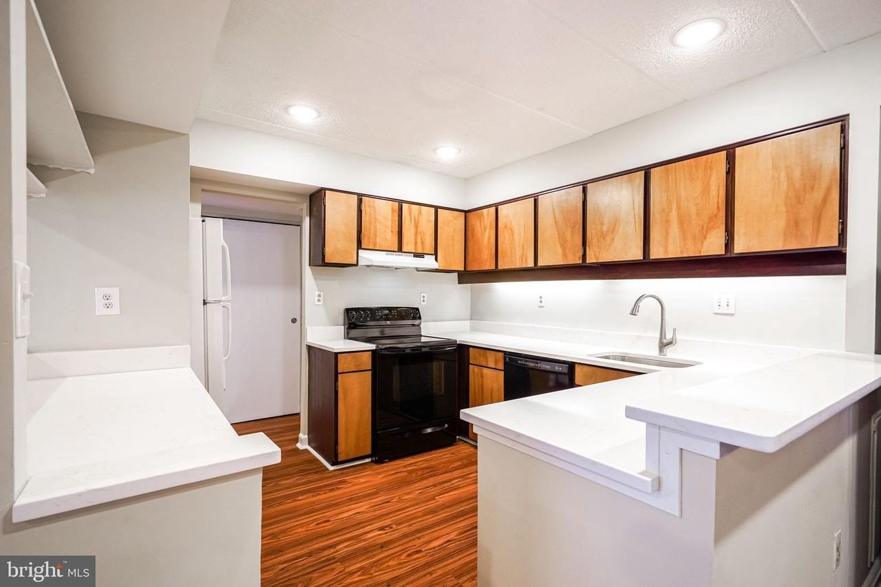 5653 Harpers Farm Rd #B - Photo 7 of 21