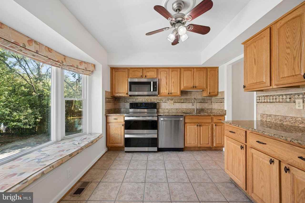 8 Grace Church Ct - Photo 5 of 50