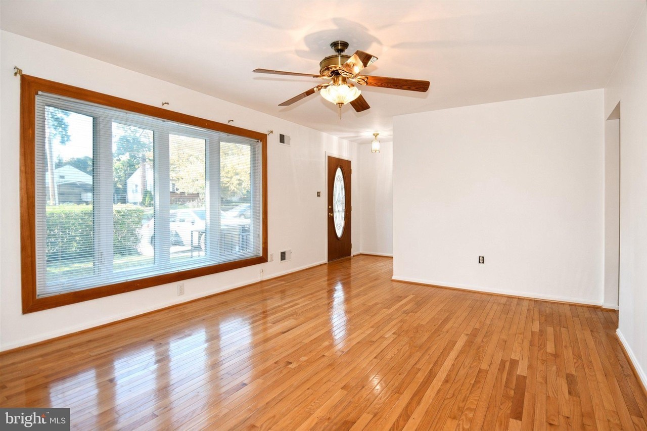 6011 Carter Ave - Photo 3 of 26