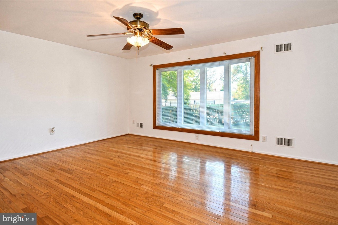 6011 Carter Ave - Photo 5 of 26