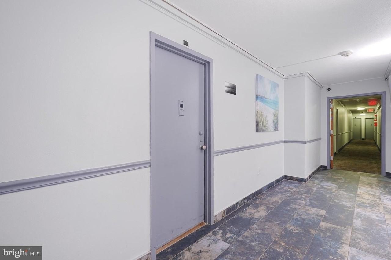904 Barclay Towers - Photo 3 of 22