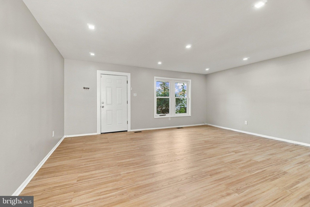 14 Melwood Ct - Photo 2 of 20